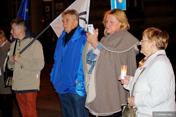 kod-ponownie-demonstrowa-pod-sadem-foto-71572