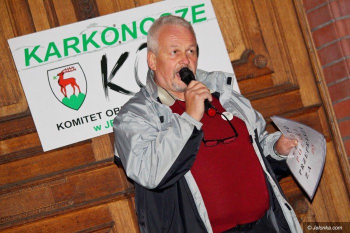 kod-ponownie-demonstrowa-pod-sadem-foto-71572