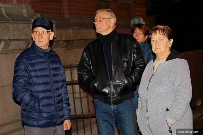 kod-ponownie-demonstrowa-pod-sadem-foto-71572
