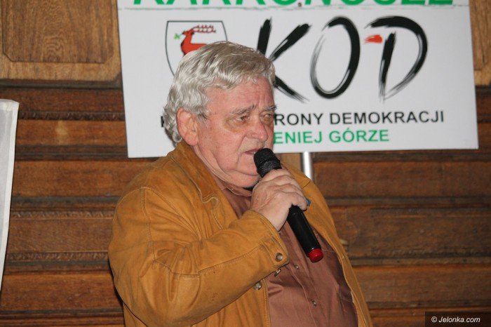 kod-ponownie-demonstrowa-pod-sadem-foto-71572