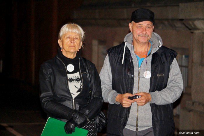 kod-ponownie-demonstrowa-pod-sadem-foto-71572