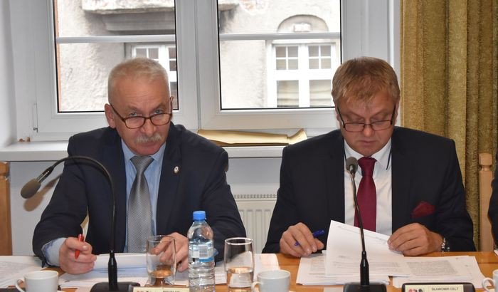 na-sesji-o-oswiacie-i-ochronie-srodowiska-foto-71634