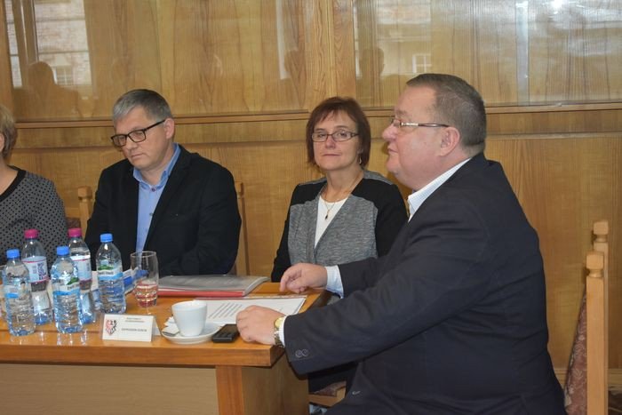 na-sesji-o-oswiacie-i-ochronie-srodowiska-foto-71634