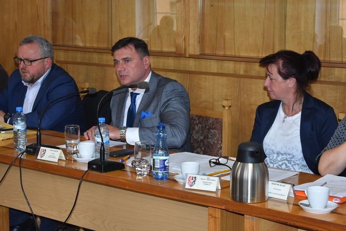 na-sesji-o-oswiacie-i-ochronie-srodowiska-foto-71634