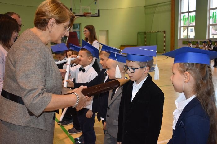 pasowanie-pierwszakow-w-dziesiatce-foto-71649