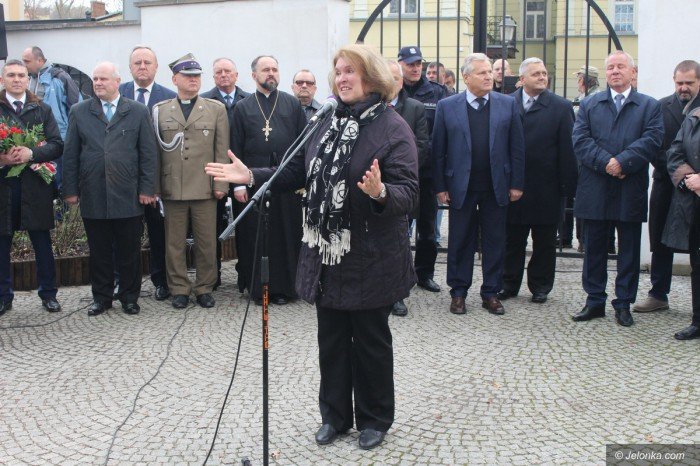 odsonili-epitafium-pamieci-ofiar-smolenskich-foto-71652