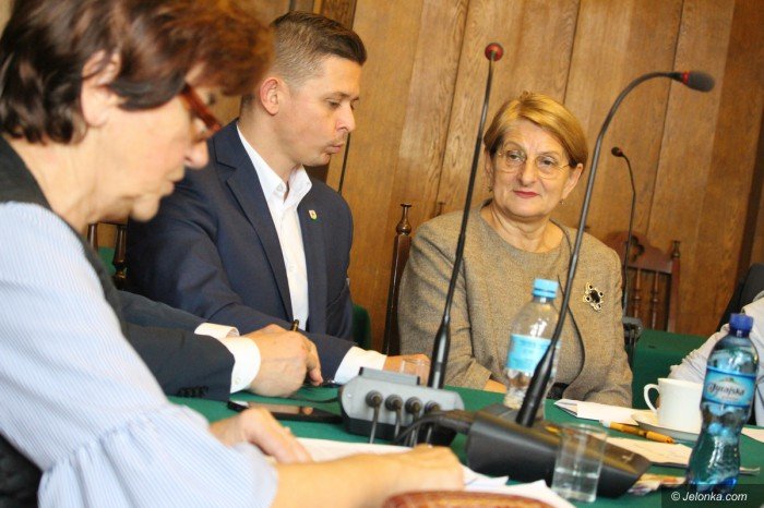 wkrotce-rozwiaza-problemy-parkingowe-cieplic-foto-71722