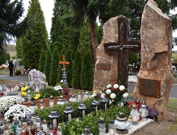 jeleniogorzanie-odwiedzili-groby-bliskich-foto-71738