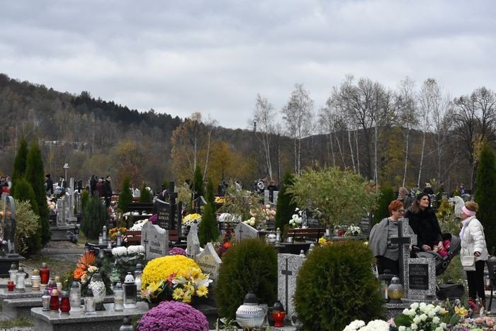 jeleniogorzanie-odwiedzili-groby-bliskich-foto-71738