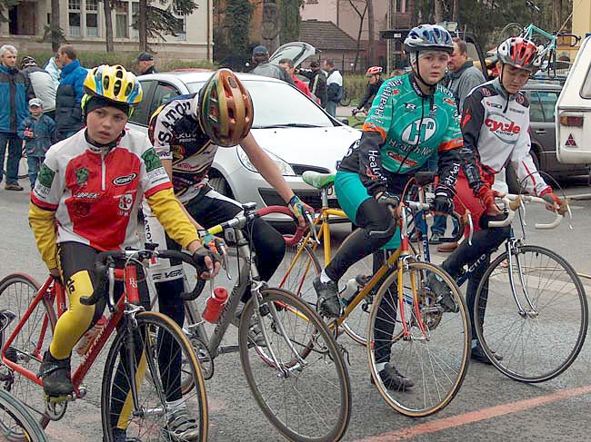 Niewielu młodszych cyklistów zdecydowało się na start.