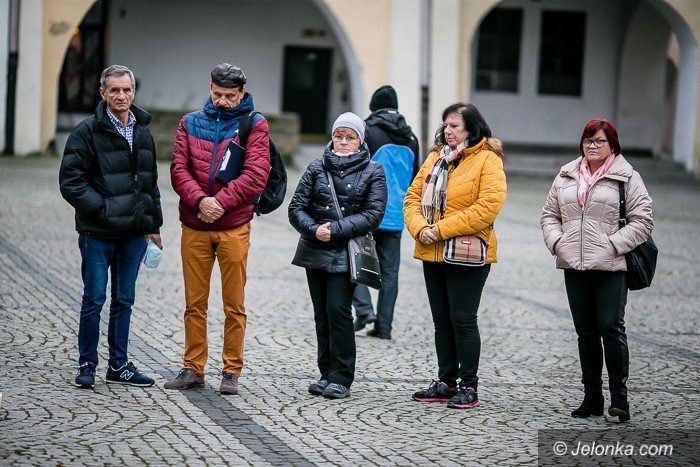 kod-z-pikieta-o-szarym-czowieku-foto-71879