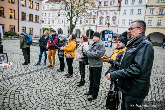 kod-z-pikieta-o-szarym-czowieku-foto-71879