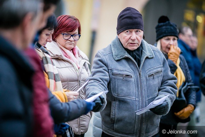 kod-z-pikieta-o-szarym-czowieku-foto-71879