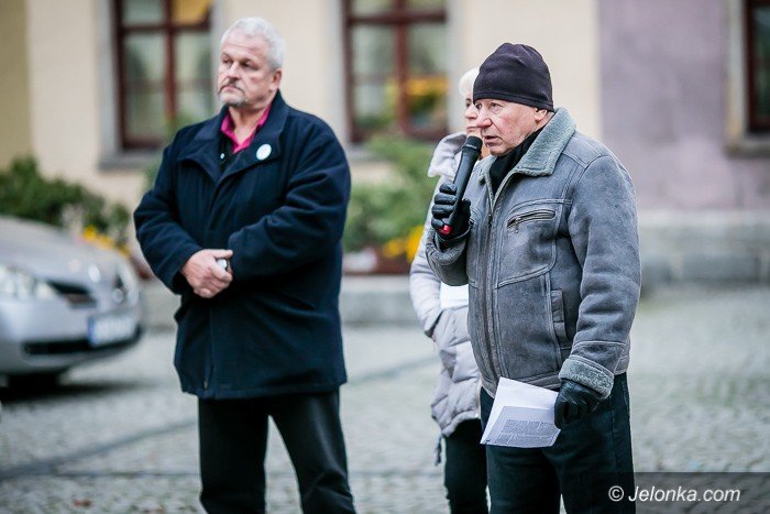 kod-z-pikieta-o-szarym-czowieku-foto-71879