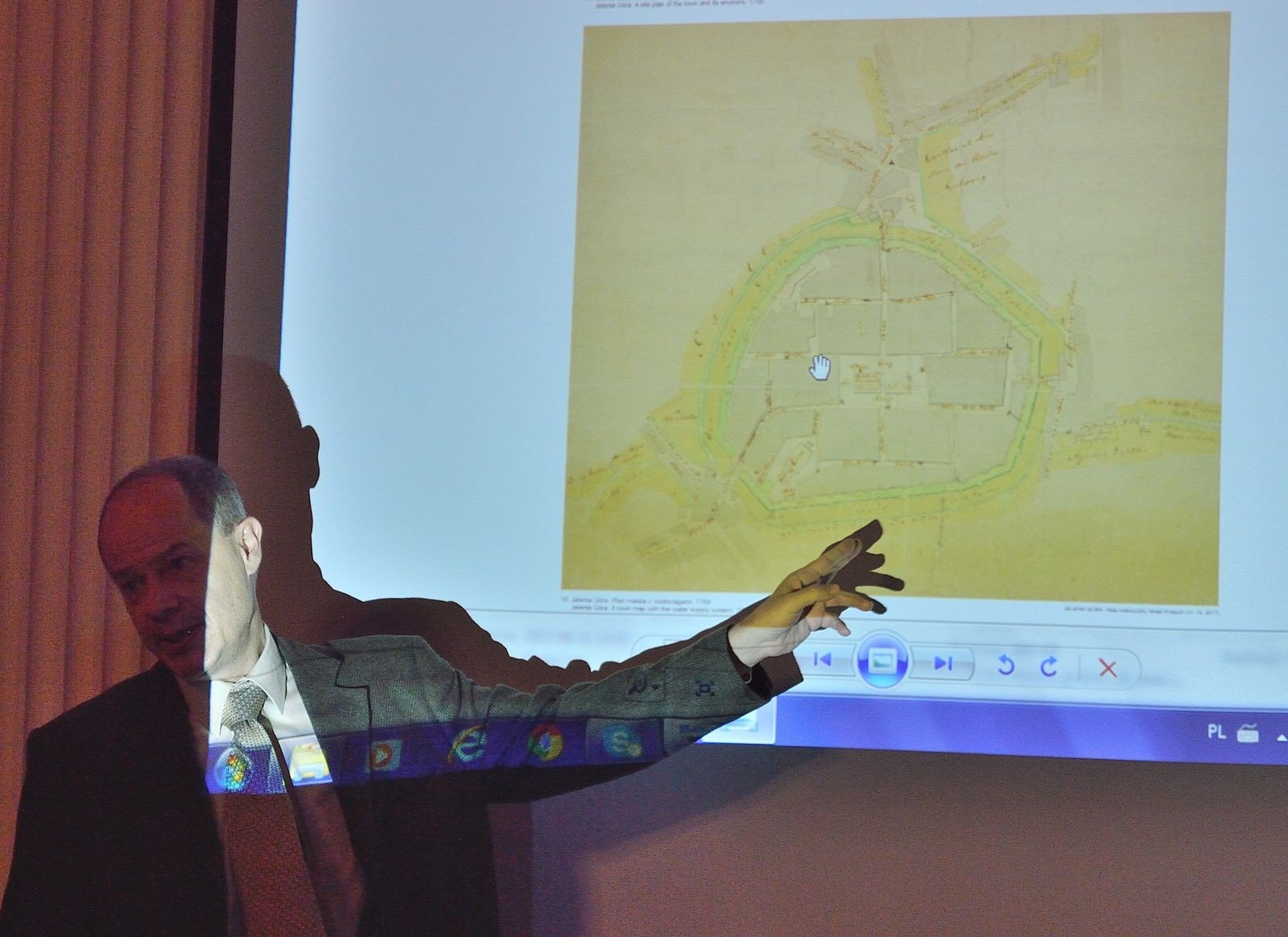 Dr Łukasz Krzywka tłumaczył co oznaczały tajemnicze sygnatury na pakunkach, którymi zilustrowany był plan kata–stralny z 1775 r.