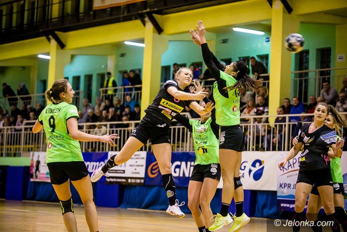 trzy-punkty-zostay-w-jeleniej-gorze-foto-72043