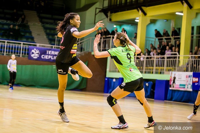 trzy-punkty-zostay-w-jeleniej-gorze-foto-72043