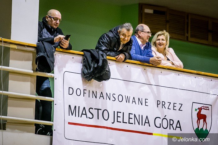 trzy-punkty-zostay-w-jeleniej-gorze-foto-72043