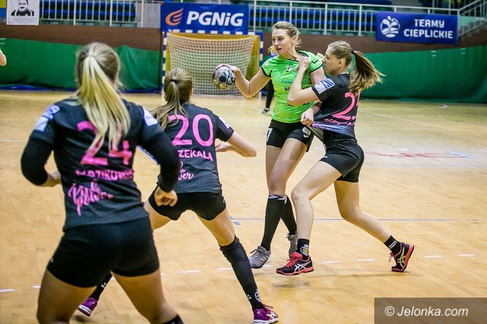 trzy-punkty-zostay-w-jeleniej-gorze-foto-72043