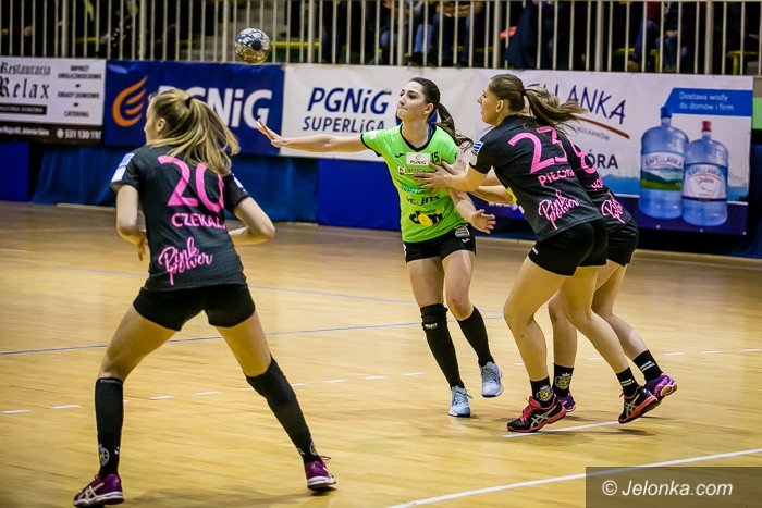 trzy-punkty-zostay-w-jeleniej-gorze-foto-72043