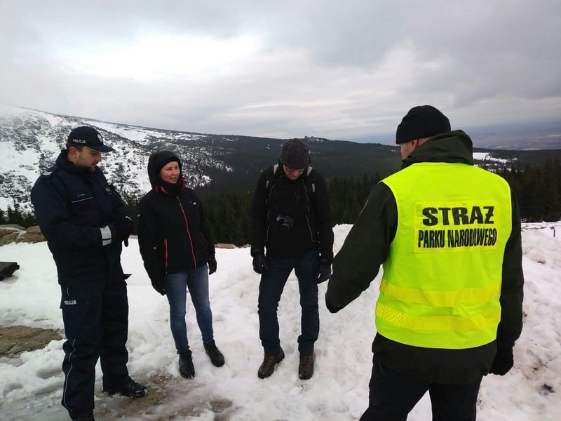 wspolne-patrole-w-gorach-policji-i-straznikow-kpn-foto-72219