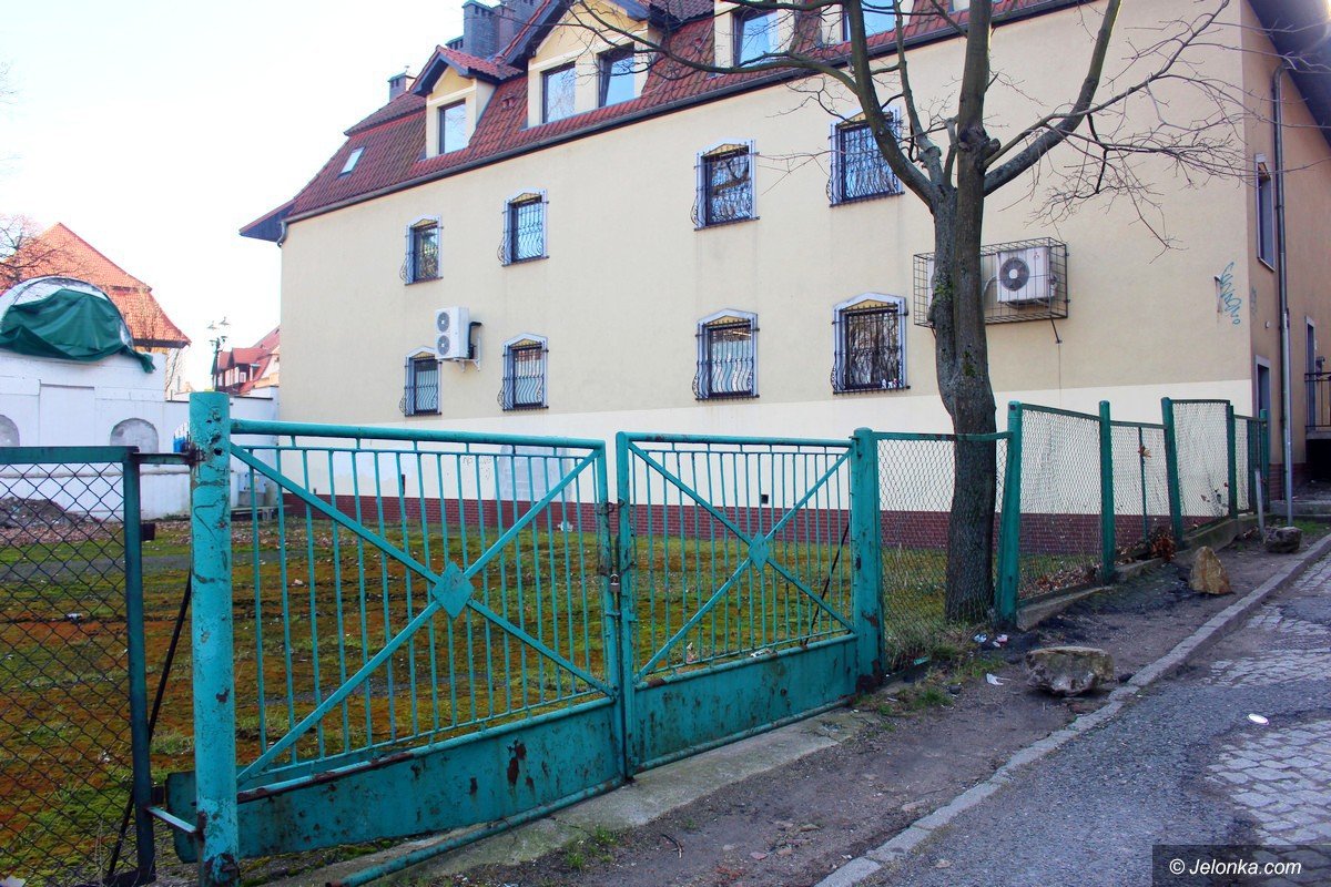 handlowka-musi-poczekac-na-boisko-foto-72241