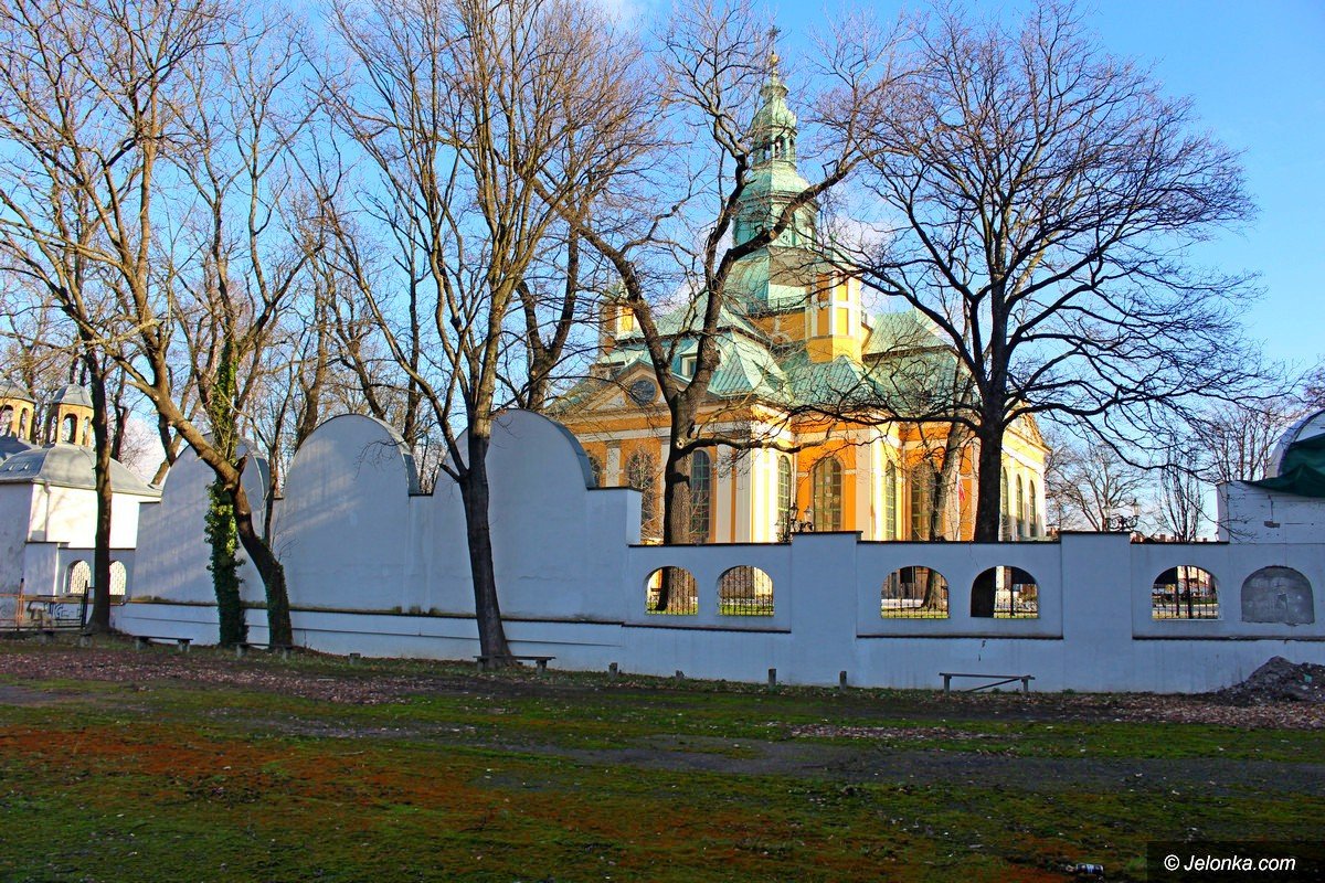 handlowka-musi-poczekac-na-boisko-foto-72241