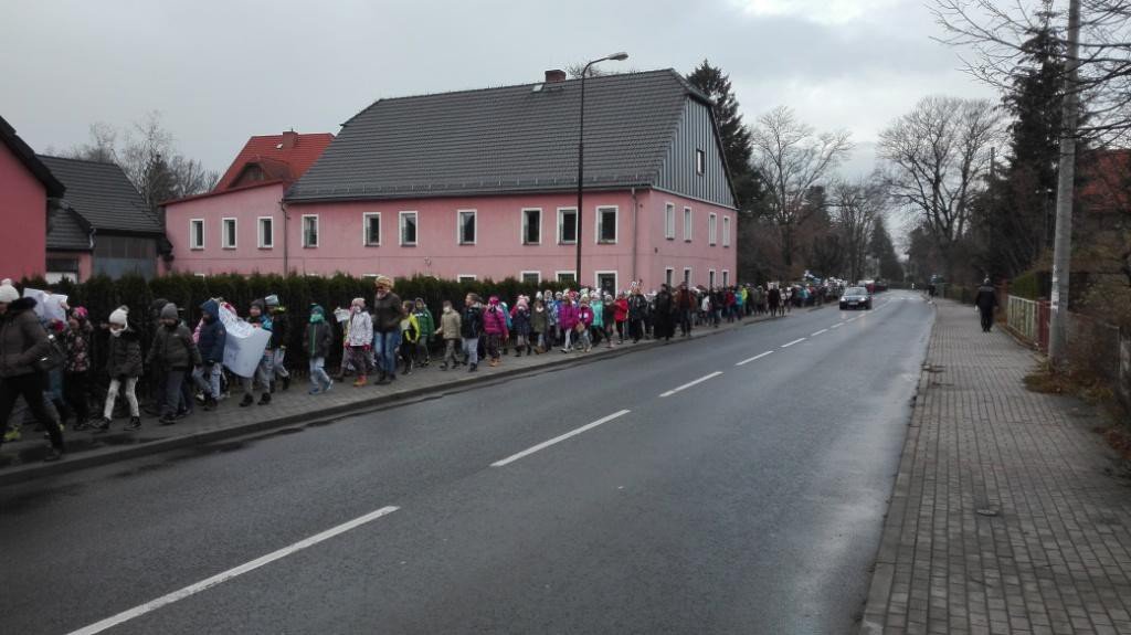 nie-pal-smieci-trujesz-dzieci-happening-sp-6-foto-72266