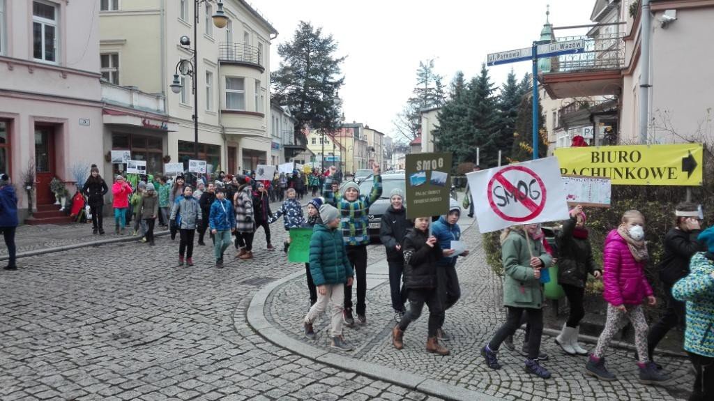 nie-pal-smieci-trujesz-dzieci-happening-sp-6-foto-72266