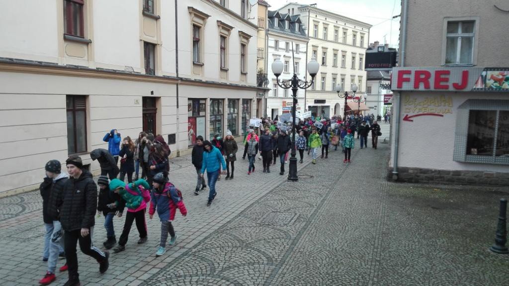 nie-pal-smieci-trujesz-dzieci-happening-sp-6-foto-72266