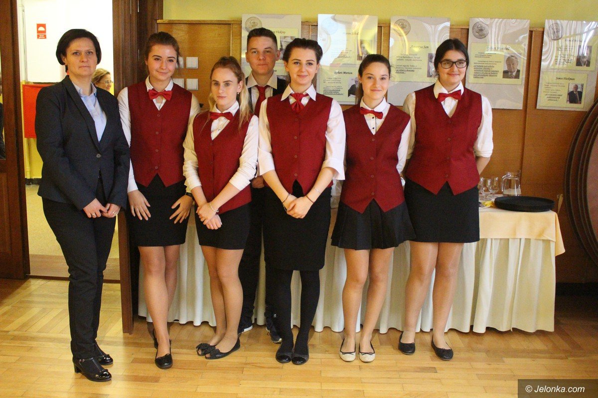 poezja-jana-pawa-ii-z-ust-i-serc-modziezy-foto-72289