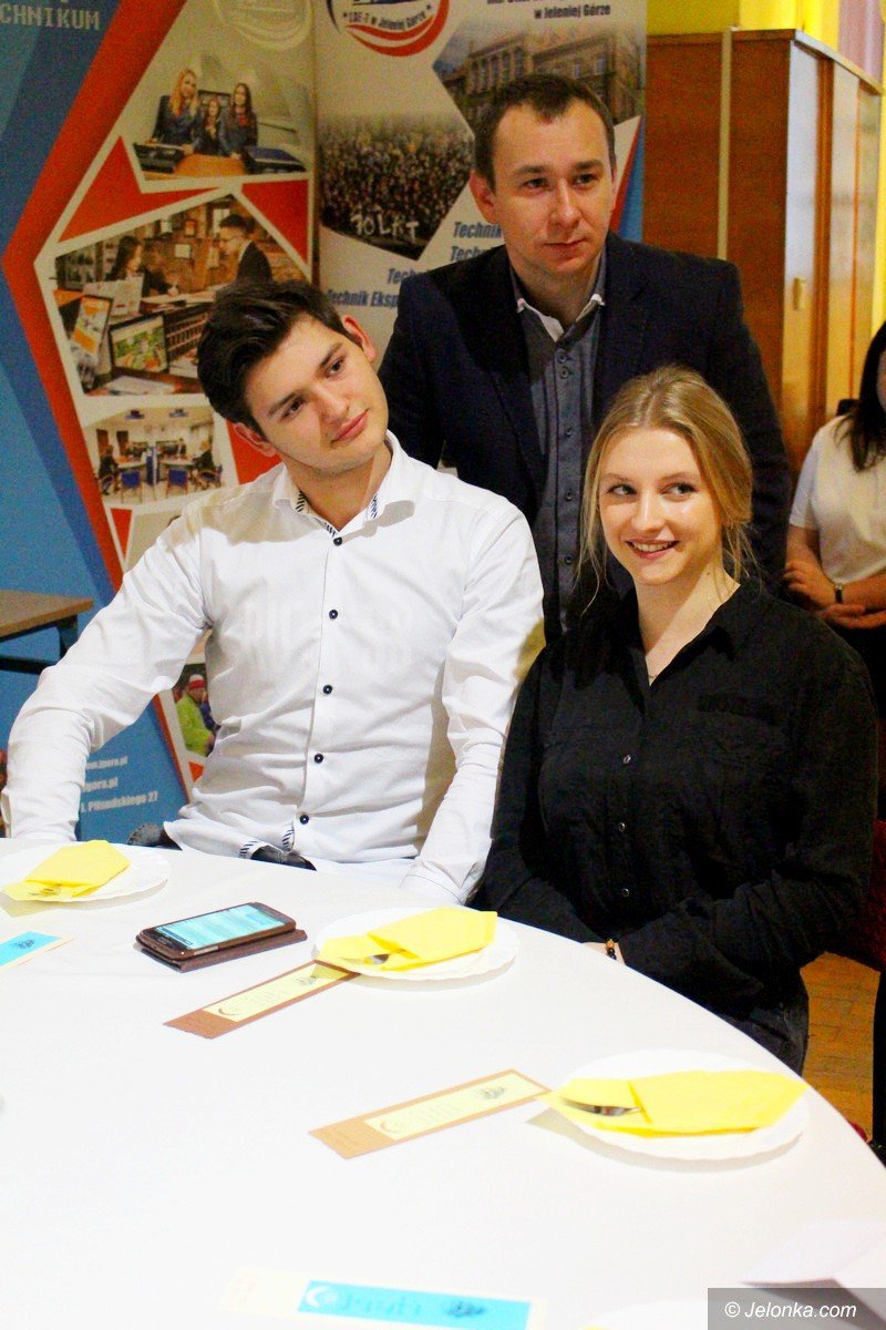 poezja-jana-pawa-ii-z-ust-i-serc-modziezy-foto-72289
