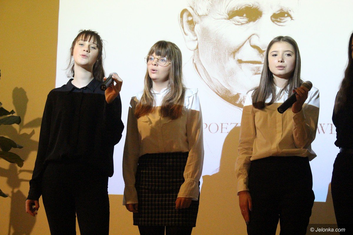 poezja-jana-pawa-ii-z-ust-i-serc-modziezy-foto-72289