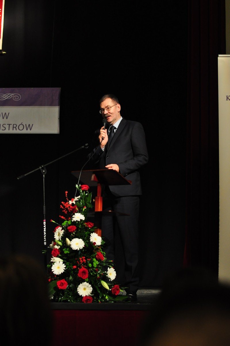 modzi-jeleniogorzanie-z-dyplomami-prezesa-rady-ministrow-foto-72306
