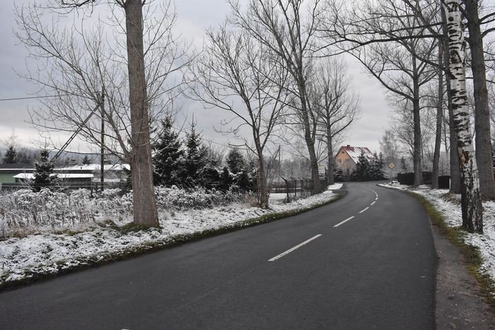 czytelniczka-ciemno-przy-dolnoslaskiej-foto-72354