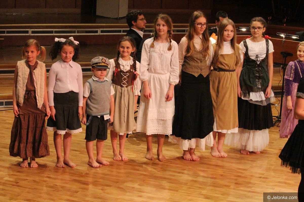 poranek-w-filharmonii-ze-sw-mikoajem-foto-72358