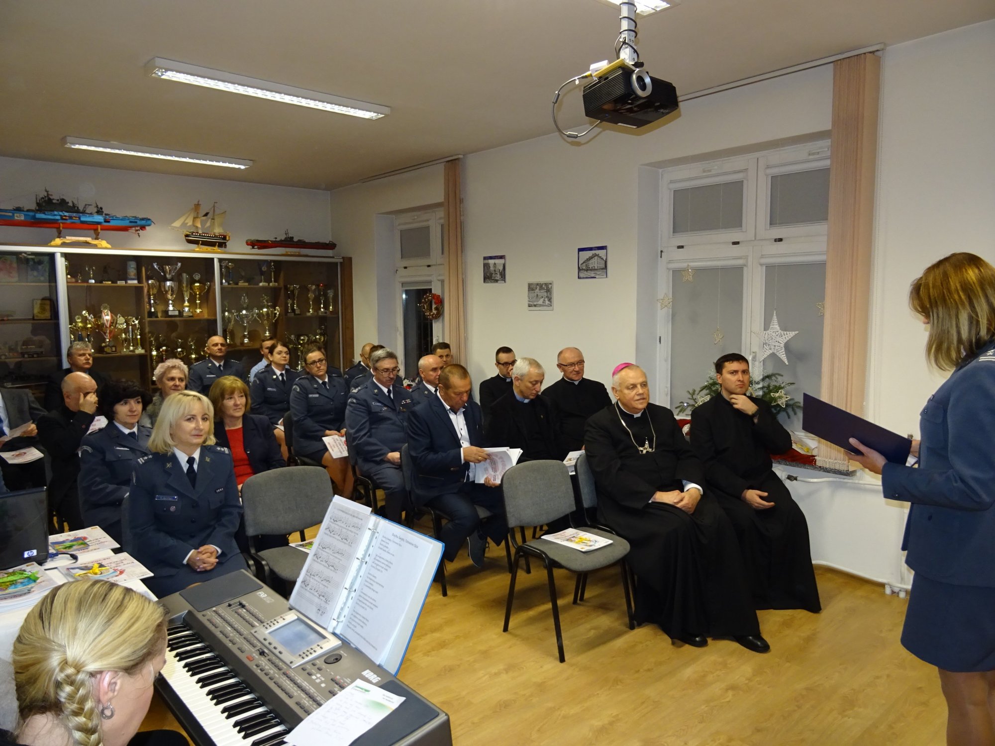 biskup-odwiedzi-areszt-sledczy-foto-72383