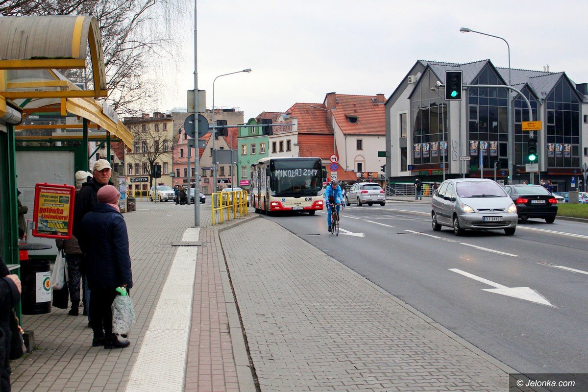 mikoajkowy-autobus-wozi-jeleniogorzan-foto-72386