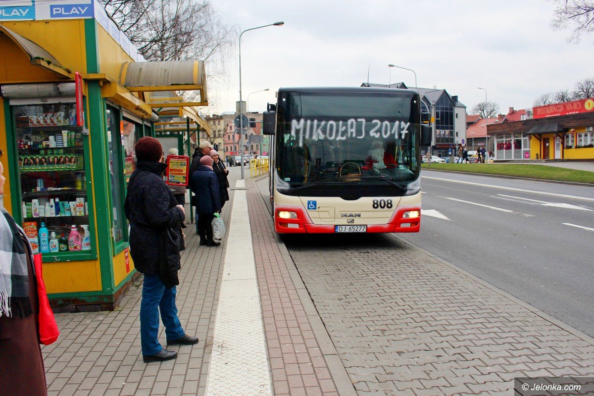 mikoajkowy-autobus-wozi-jeleniogorzan-foto-72386