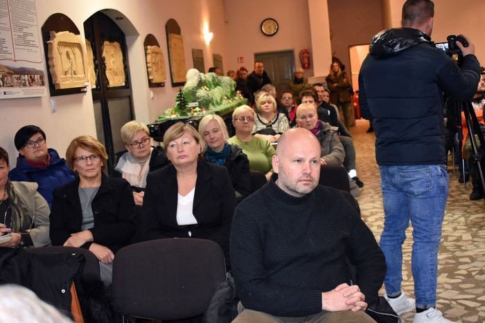 goraca-debata-z-kuratorem-w-piechowicach-foto-72404