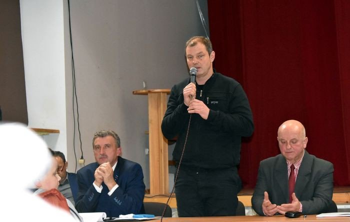 goraca-debata-z-kuratorem-w-piechowicach-foto-72404