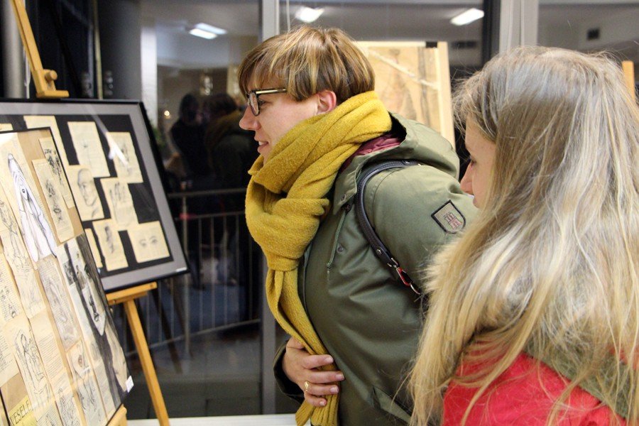 wystawa-liceum-plastycznego-w-ksiaznicy-foto-72446