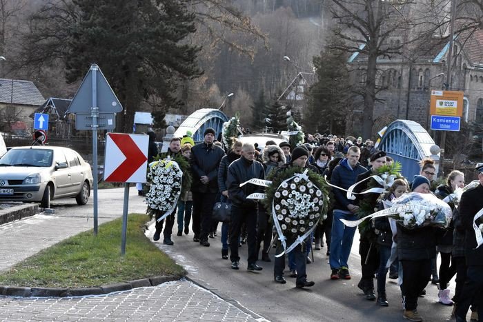 ostatnie-pozegnanie-tragicznie-zmarych-dzieci-foto-72447
