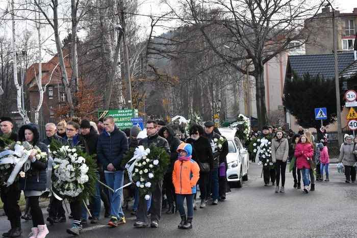 ostatnie-pozegnanie-tragicznie-zmarych-dzieci-foto-72447