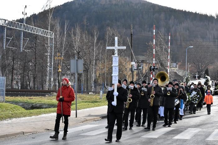 ostatnie-pozegnanie-tragicznie-zmarych-dzieci-foto-72447