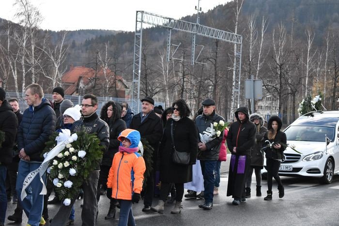 ostatnie-pozegnanie-tragicznie-zmarych-dzieci-foto-72447