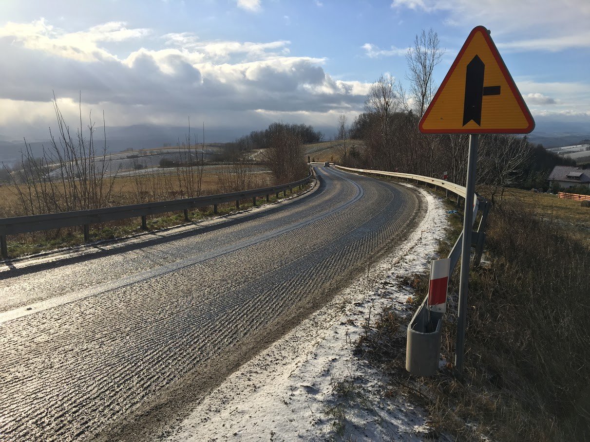 zniszczyli-droge-zeby-byo-bezpieczniej-foto-72507