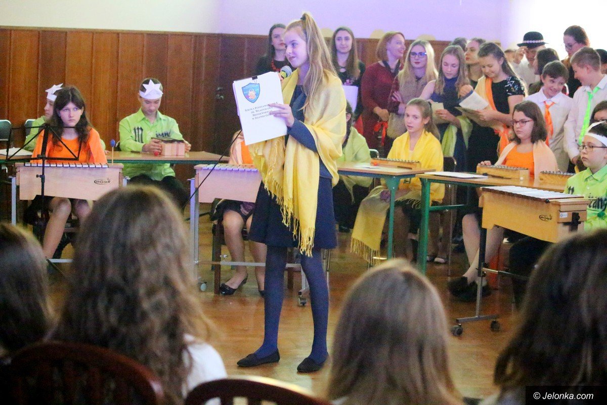 wspolne-koledowanie-studentow-z-dziecmi-foto-72540