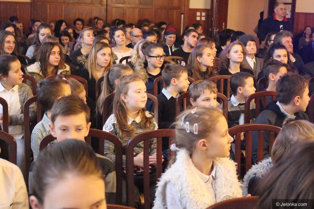 wspolne-koledowanie-studentow-z-dziecmi-foto-72540