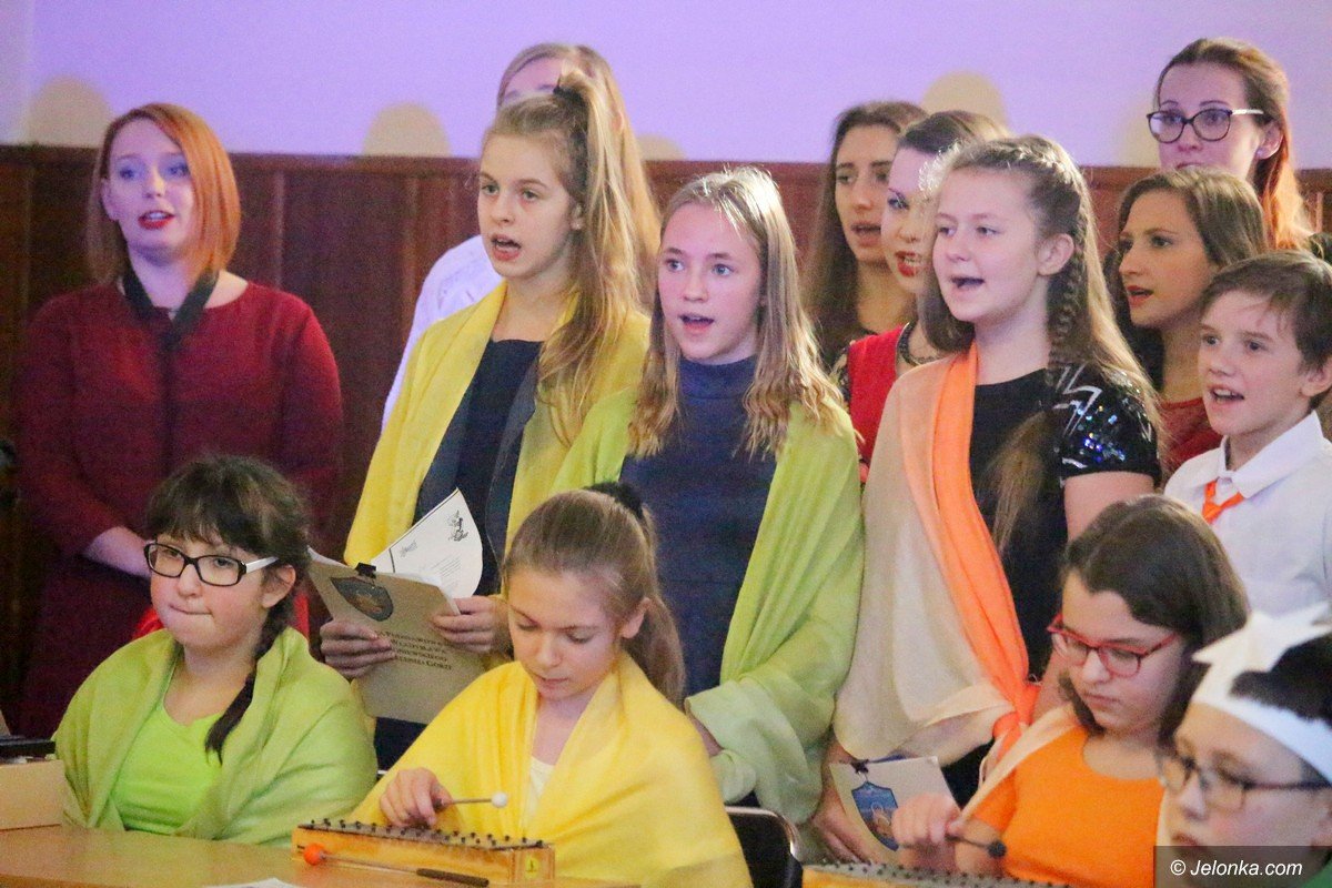 wspolne-koledowanie-studentow-z-dziecmi-foto-72540